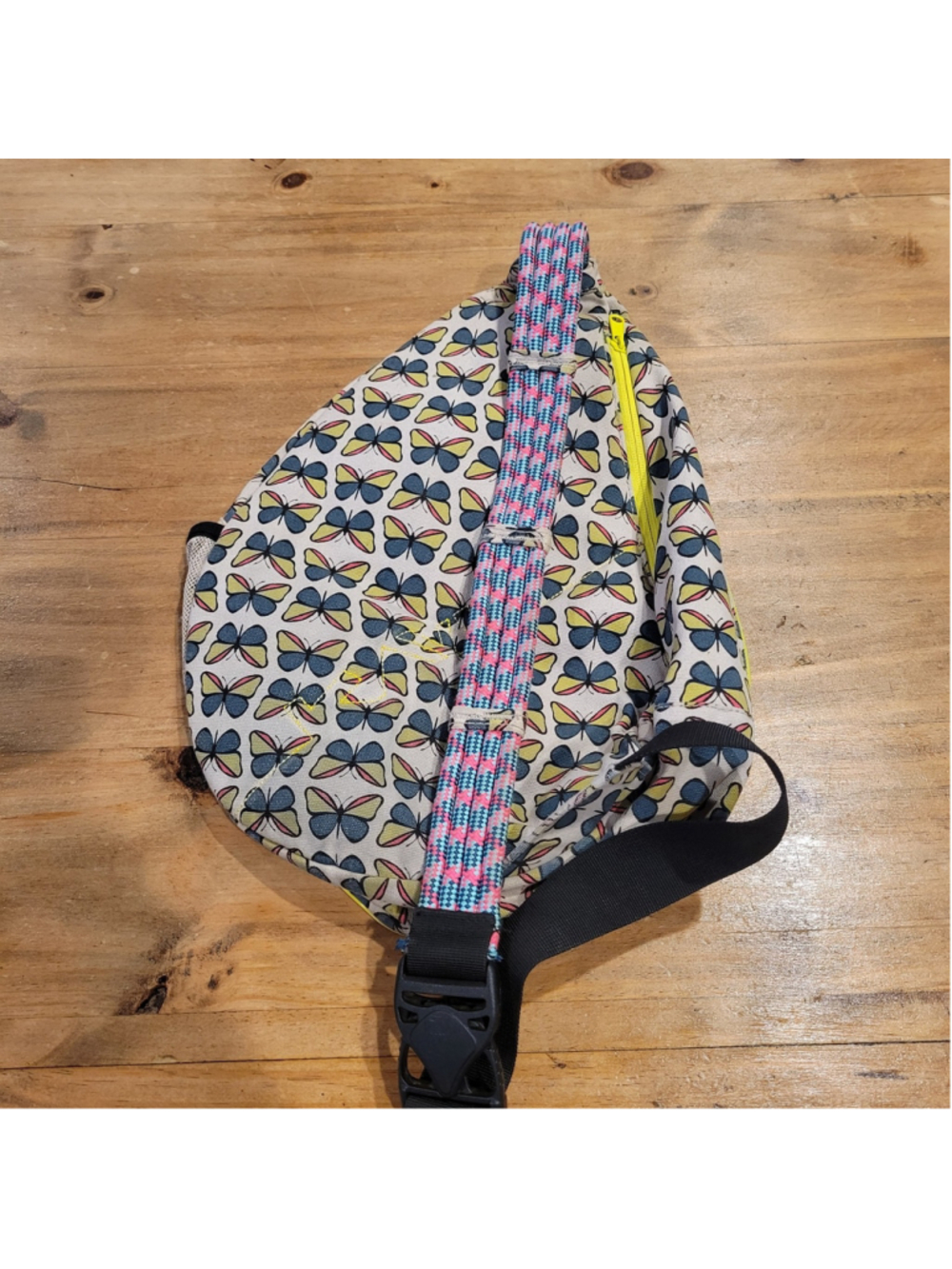 KAVU Paxton Pack Rope Sling Bag Crossbody Backpack Butterfly Print Yellow Blue - Picture 3 of 11